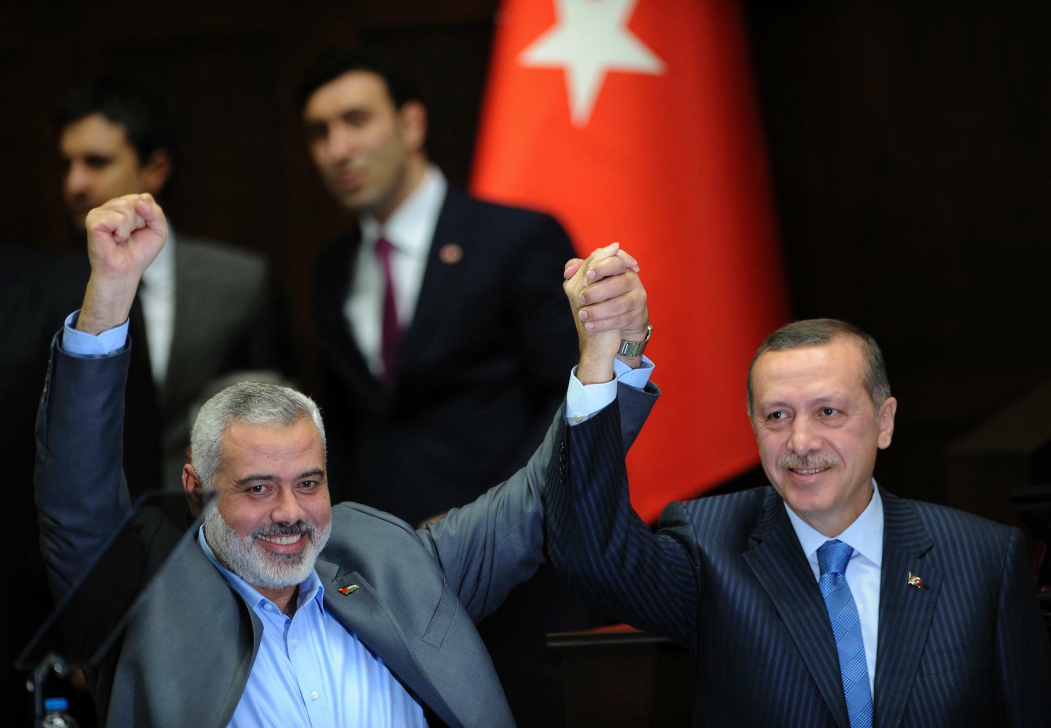 الرئيس التركي رجب طيب أردوغان، ورئيس المكتب السياسي لحركة حماس إسماعيل هنية/ رويترز