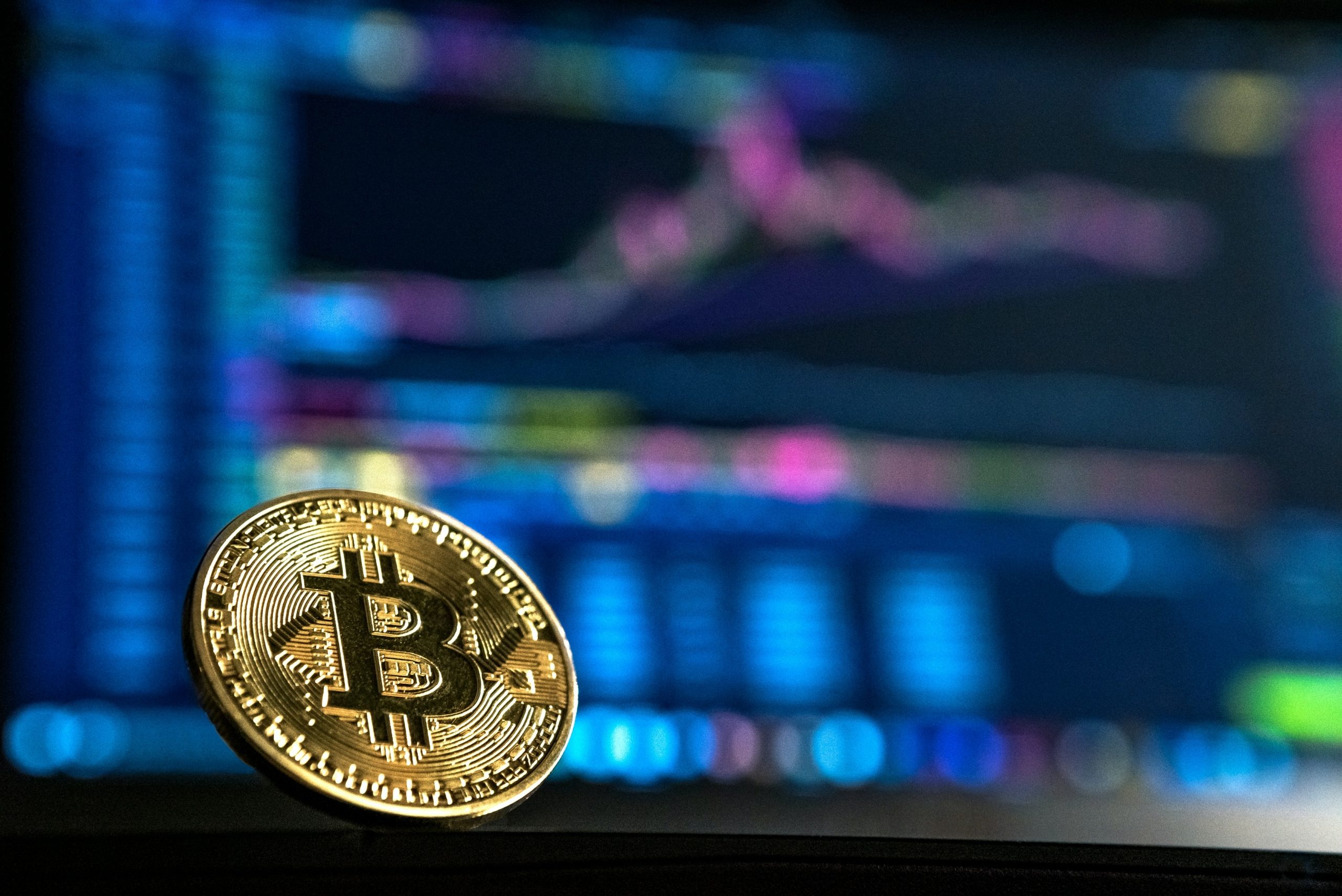 غير مغطاة بالذهب وشركات الكهرباء الرابح الأكبر منها.. من أين تأتي قيمة البيتكوين الضخمة؟