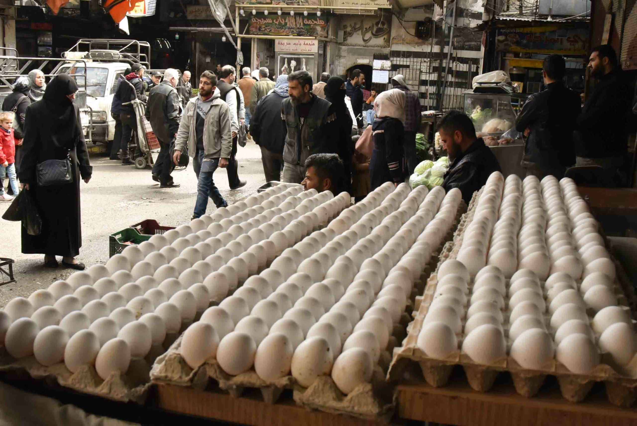 وصل ثمن علبة البيض في سوريا إلى 7000 آلاف ليرة سورية (خاص عربي بوست)