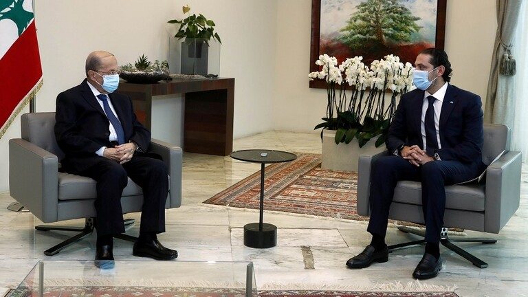 رئيس الوزراء اللبناني سعد الحريري إلى جوار رئيس البلاد ميشال عون