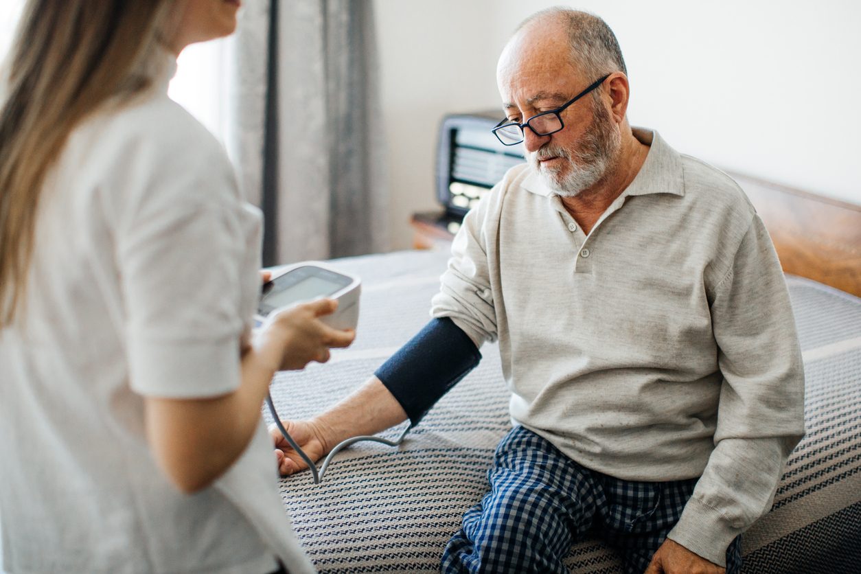 النشاط البدني غير المُجهد من الأمور الضرورية لمرضى القلب وضغط الدم - iStock