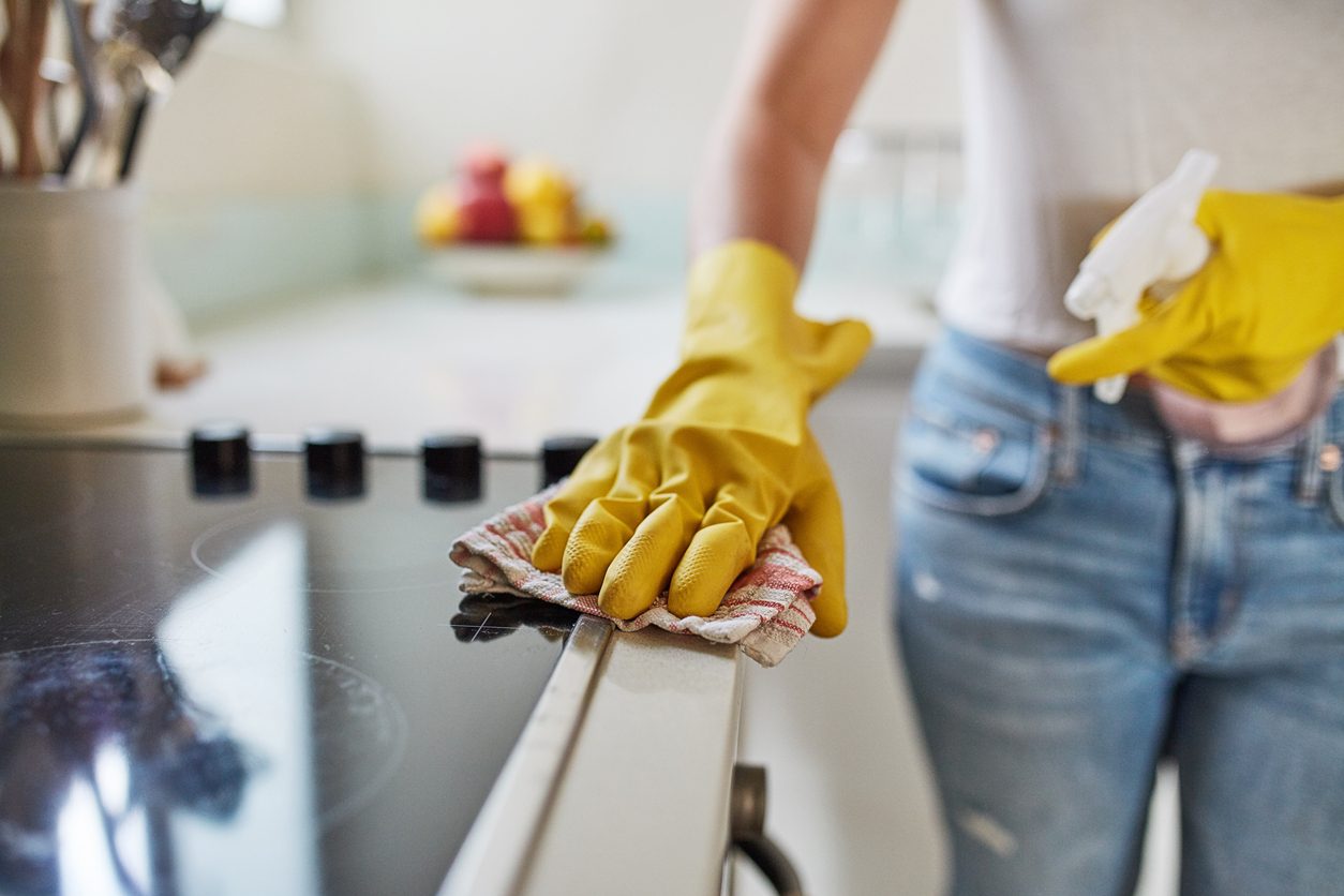 تنظيف الموقد \ istock