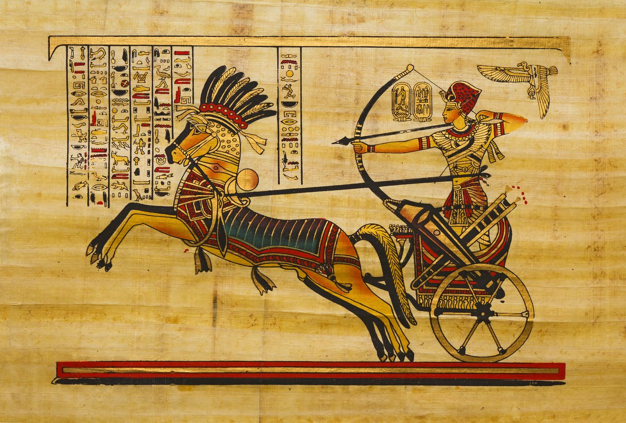 عرف المصريون القدماء عربات الخيول والأسلحة البرونزية من الهكسوس - iStock