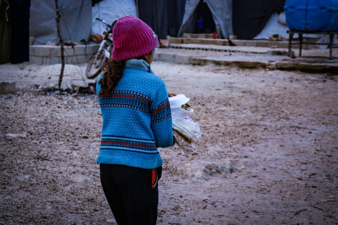 يعاني النازحون في إدلب من أزمة إنسانية كبيرة