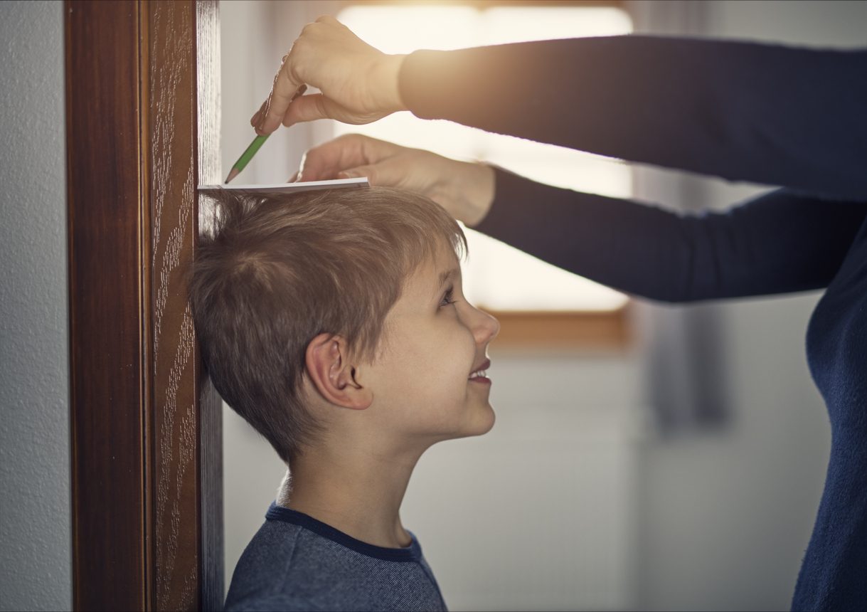 istock -زيادة طول الأطفال في مرحلة النمو