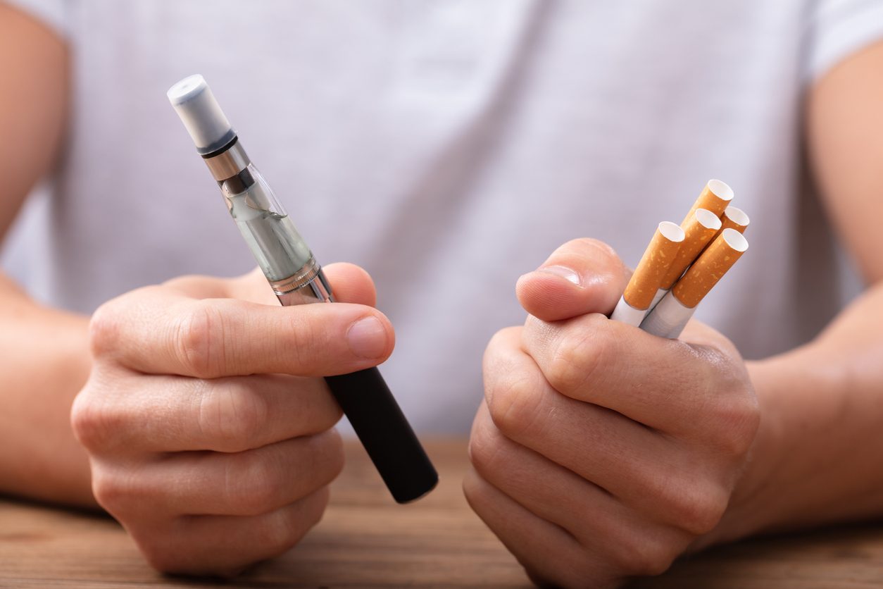 هناك اعتقاد خاطئ أن تدخين السجائر الإلكترونية الخالية من النيكوتين آمن للجسم - iStock