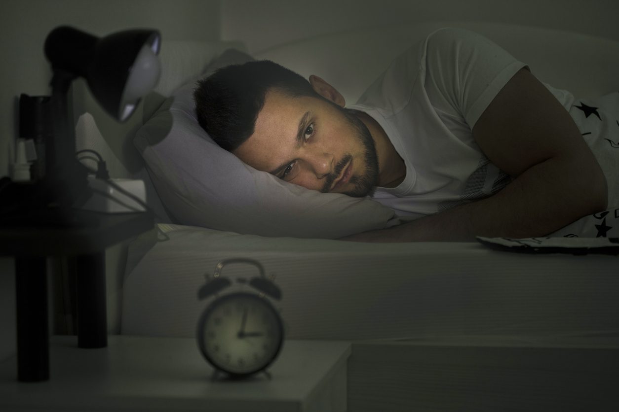 يسبب الاكتئاب الليلي صعوبات النوم والأرق - iStock