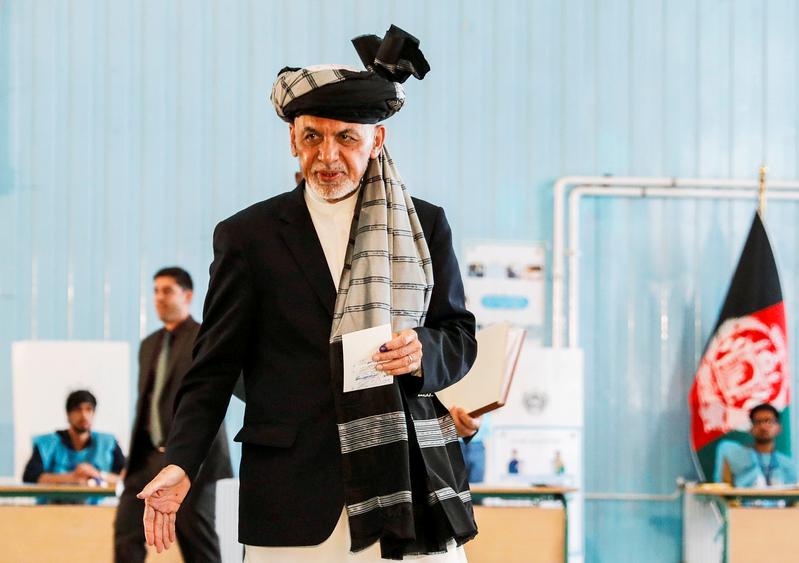 الرئيس الأفغاني أفغانستان أشرف غني الإمارات 