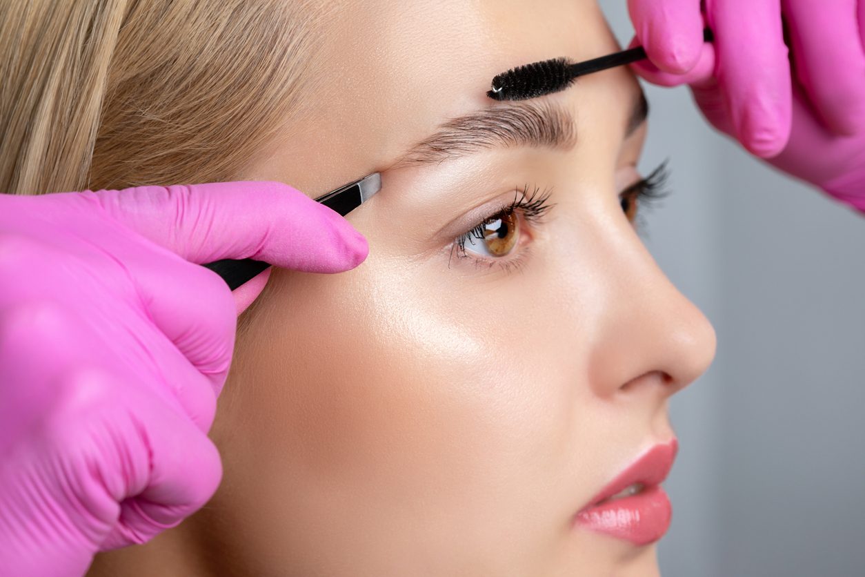 تقنية تكثيف الحواجب.. هل الـLamination خالٍ من الألم، وإلى أي درجة يعتبر آمناً؟