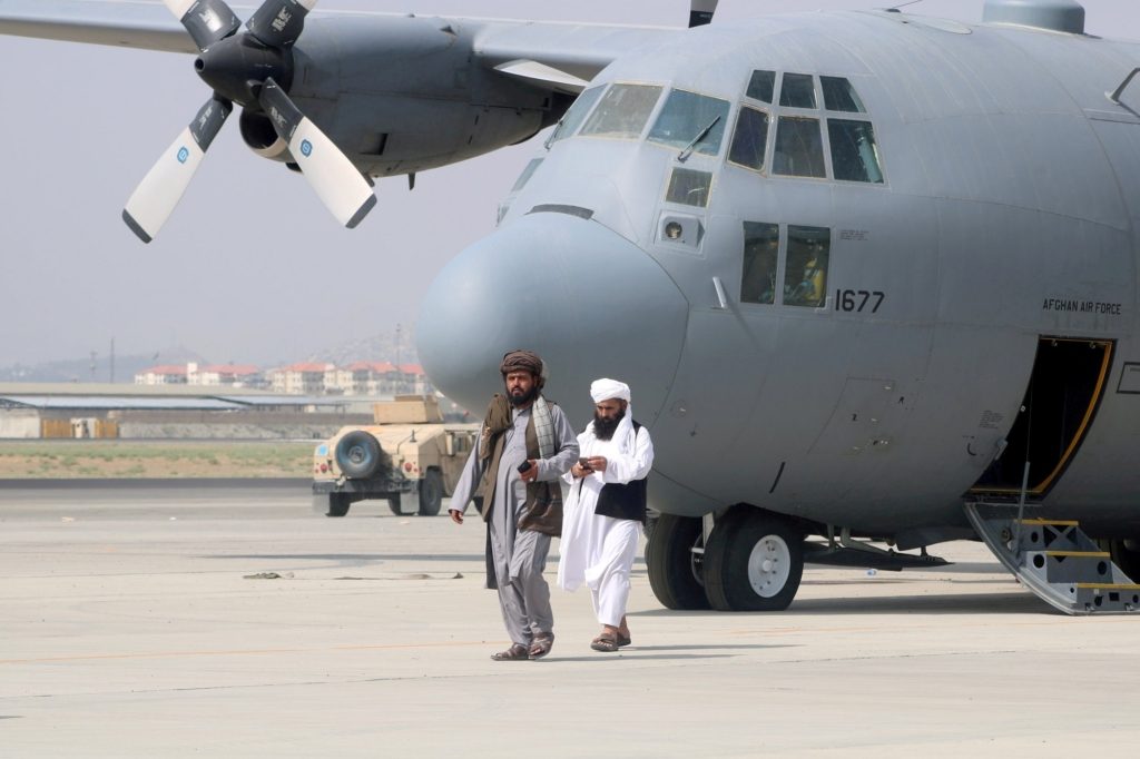 مطار كابول طالبان الإمارات أفغانستان