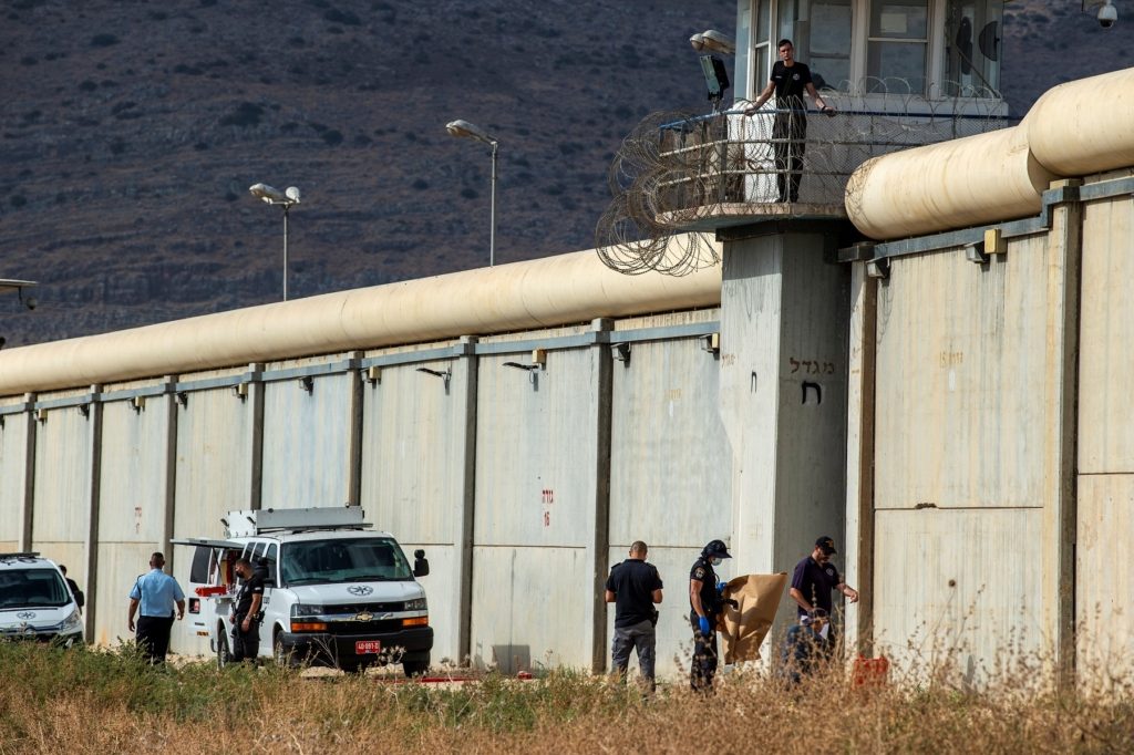  أصسرى فلسطينيون إضراب عن الطعام هروب الأسرى الفلسطينيين الأردن إسرائيل سجن جلبوع