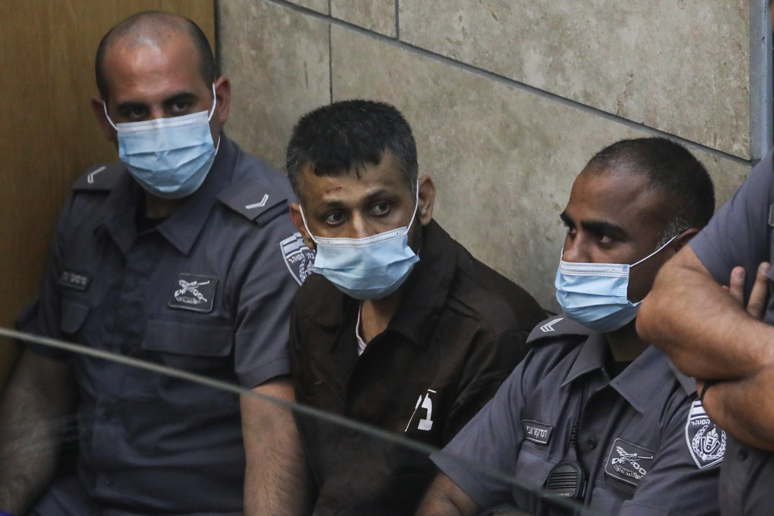 الانتقال من المخيم للمدينة قبل ساعات من الاقتحام، وتسريب الخبر مسبقاً للإعلام.. تساؤلات حول الاعتقال “الهادئ” للأسيرين