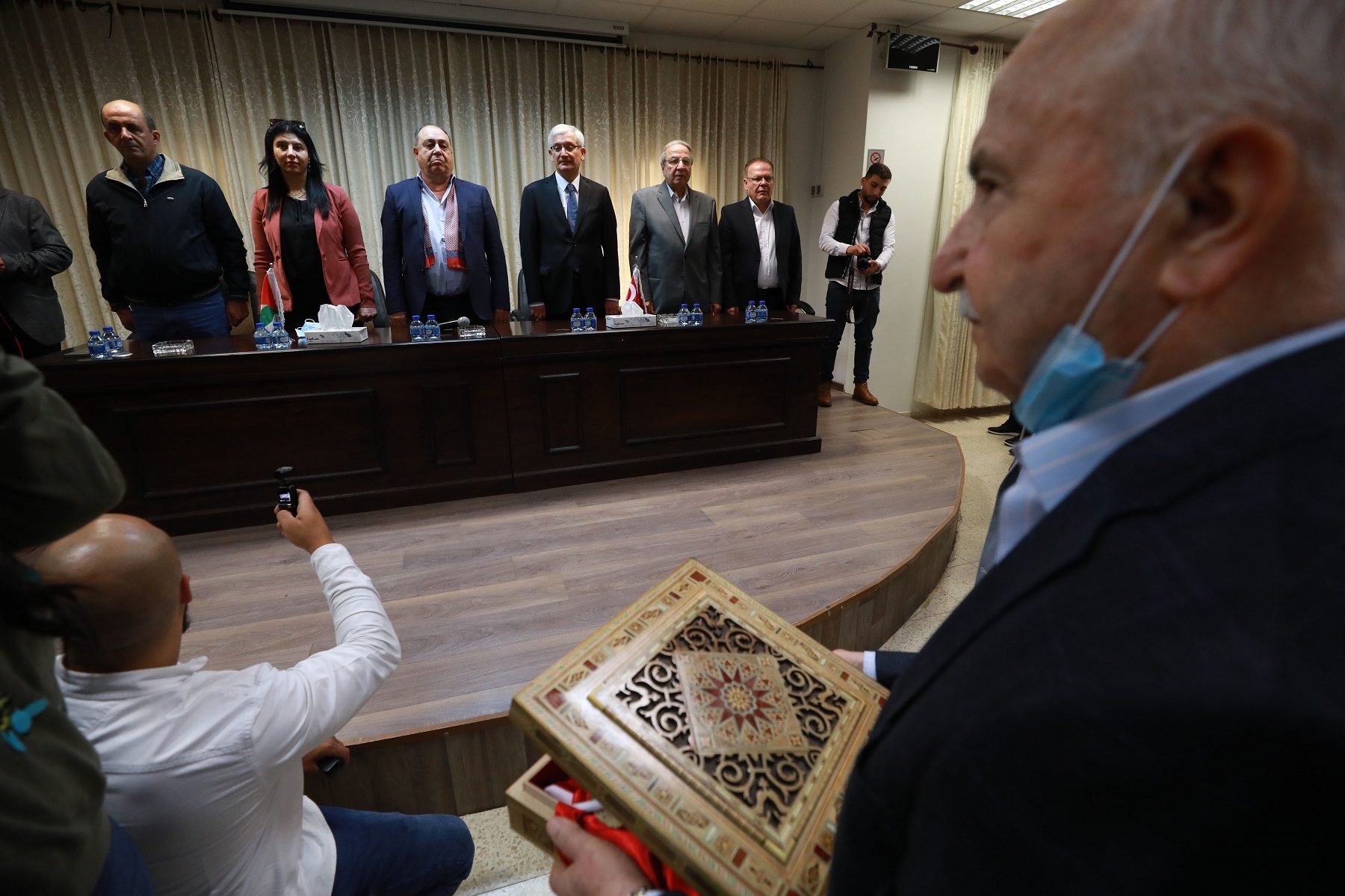 حفل تسليم النقود لقنصل تركيا/ الأناضول