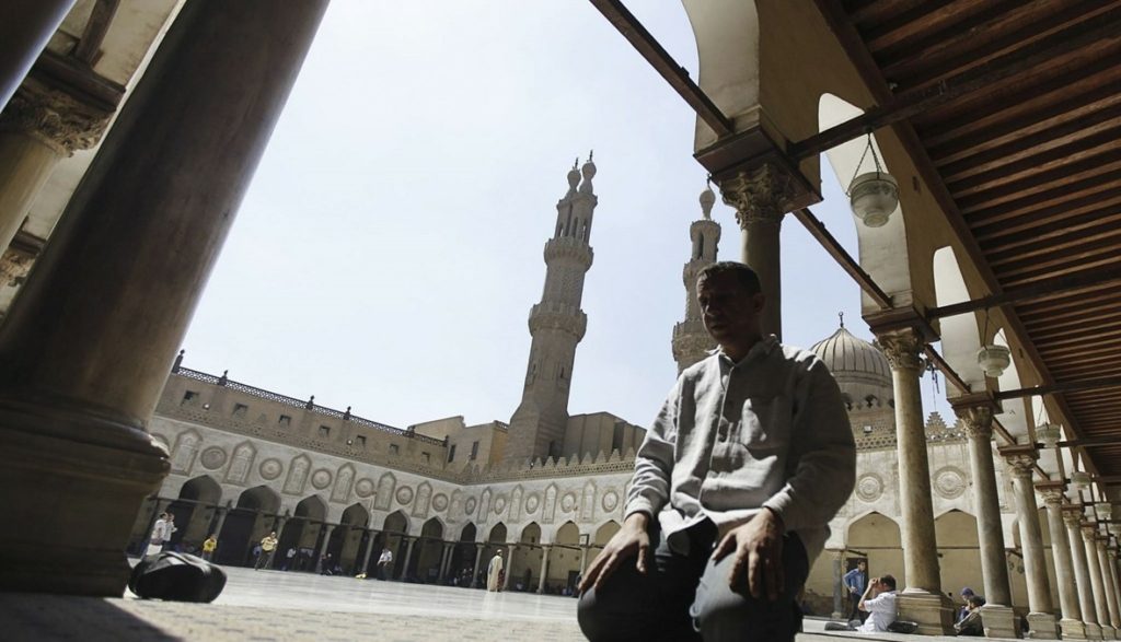 مصر تحظر صناديق التبرعات بالمساجد