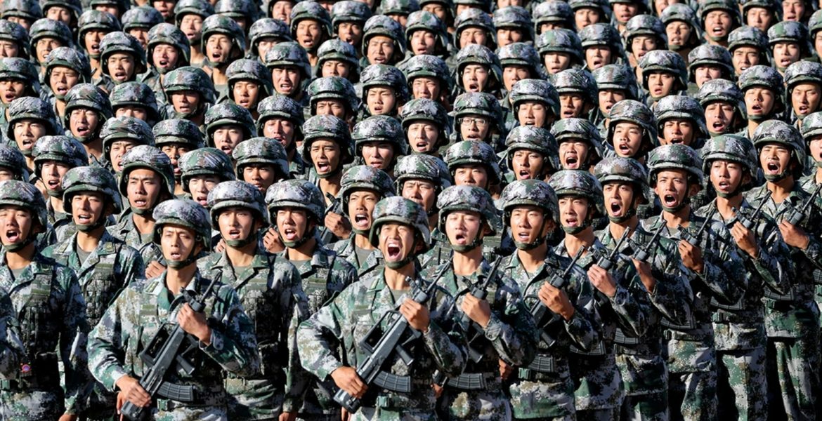 الصين تبدأ تجنيد طلاب المدارس الثانوية.. ما الذي دفع الجيش الأكبر في العالم للاستعانة بالمراهقين؟ 