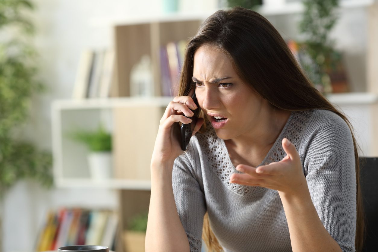 الشكوى باستمرار قد تتسبب في خسارة العلاقات نظراً للتأثير السلبي عليهم - iStock