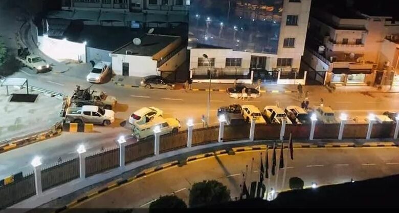 حصار مبنى رئاسة الوزراء بليبيا وتهديد بانقلاب عسكري.. المبعوثة الأممية تتعرض لهجوم حاد(فيديو)