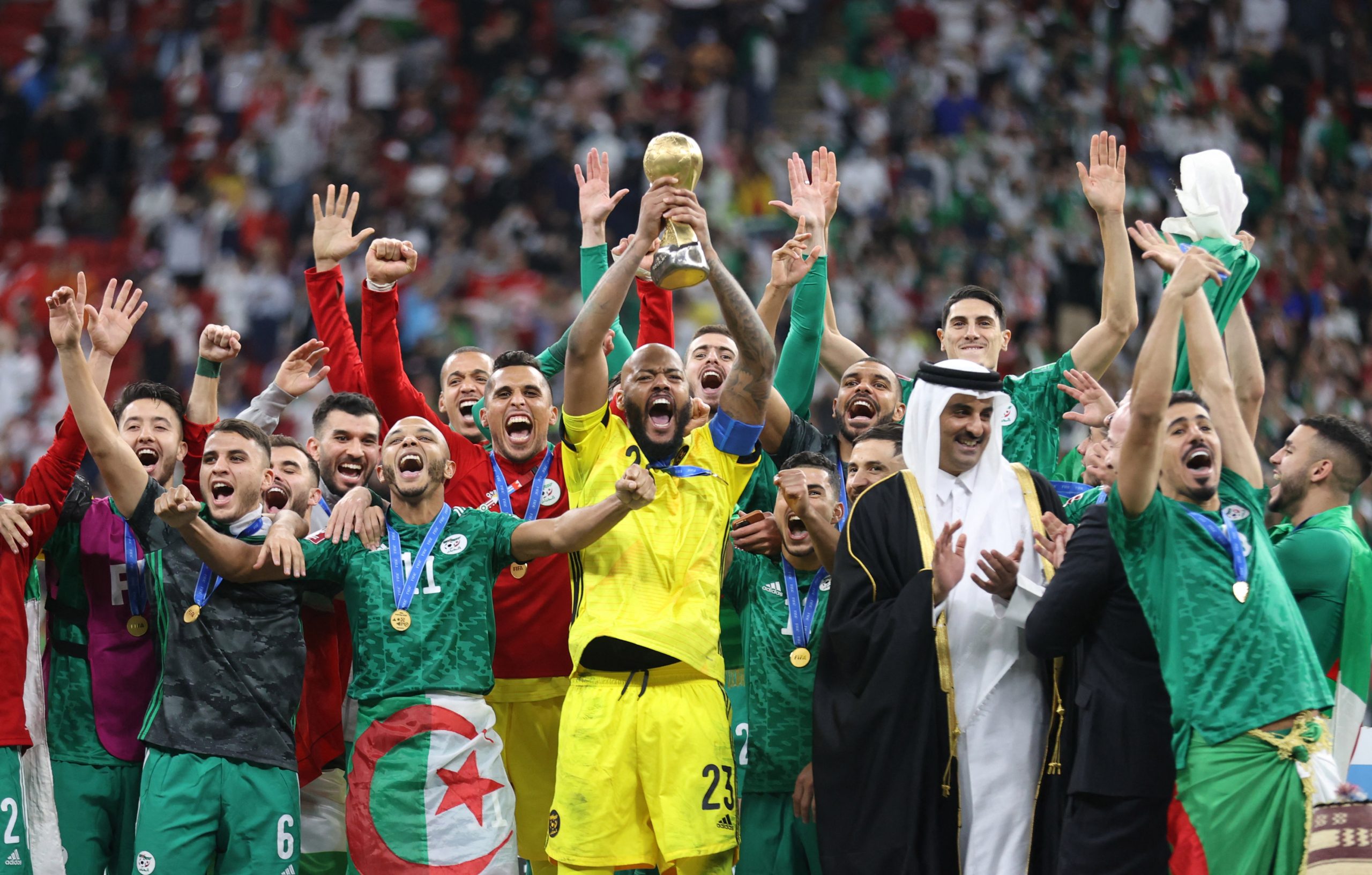 منتخب الجزائر بطلاً لكأس العرب للمرة الأولى في تاريخه.. فاز على تونس في نهائي مثير بعد شوطين إضافيين