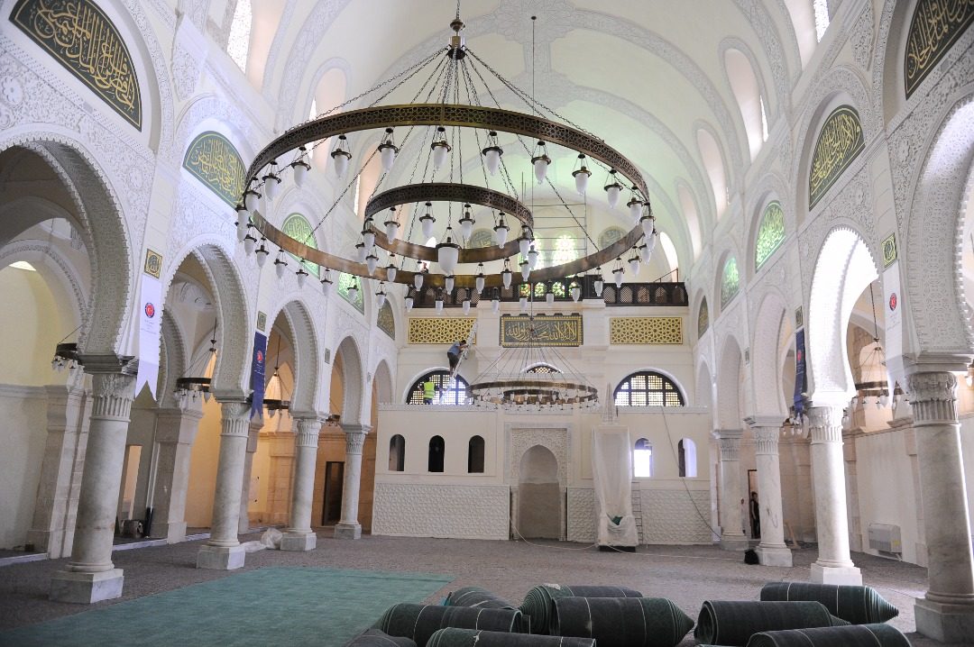 أول صلاة في المسجد كانت بعد الاستقلال / خاص عربي بوست