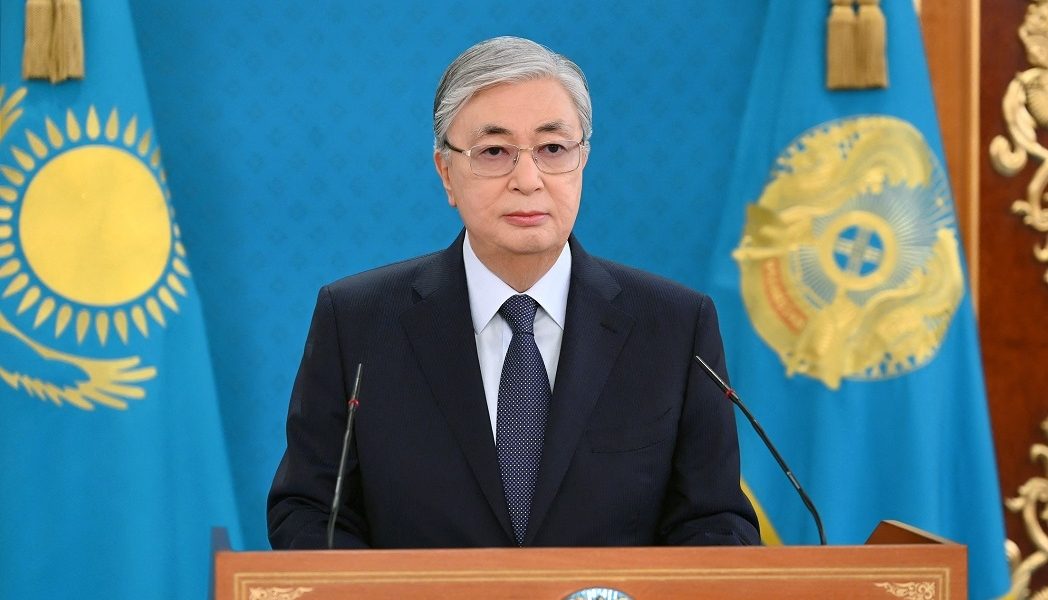 رئيس كازاخستان يعلن نجاة بلاده من 