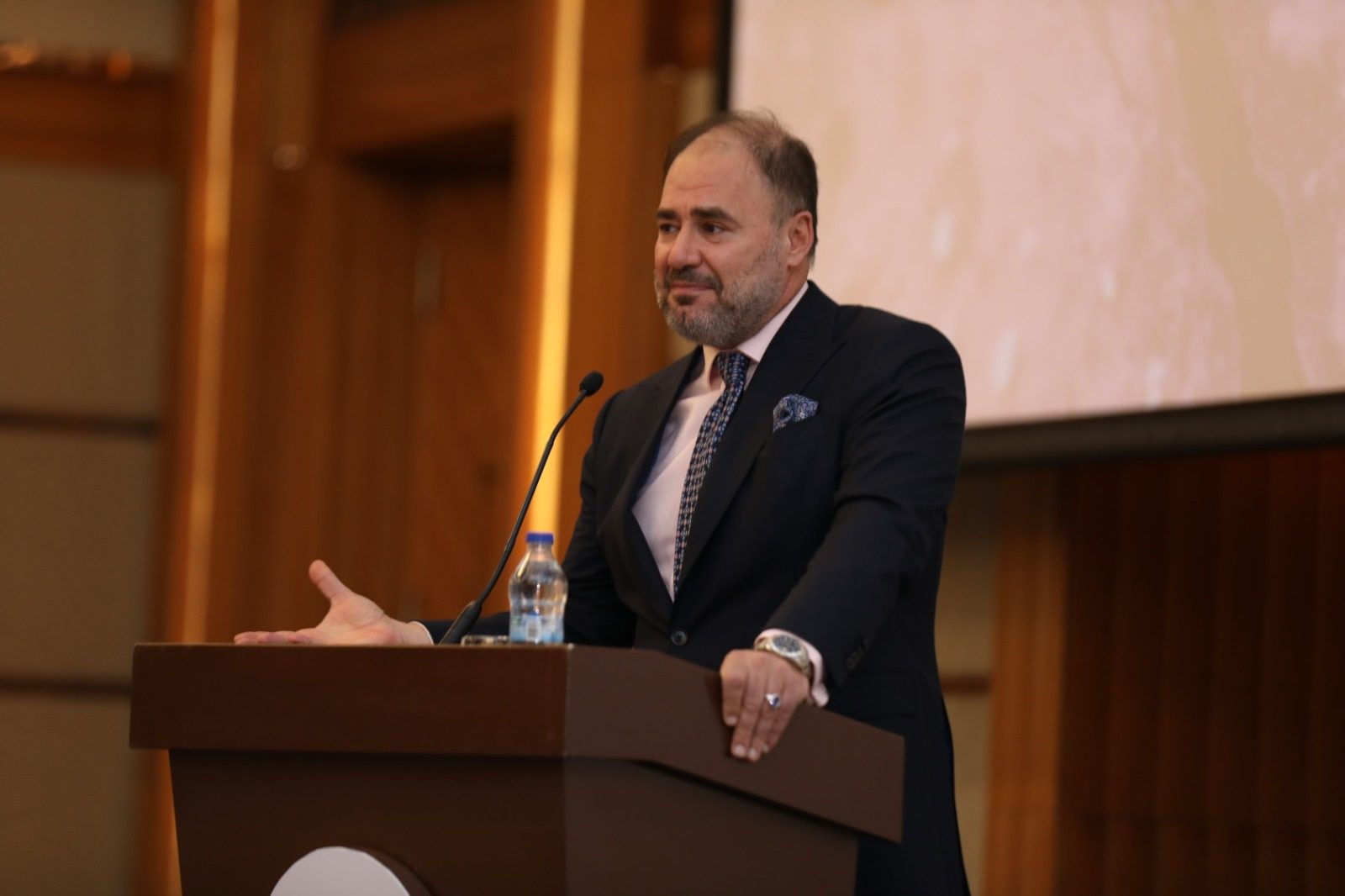 الربيع العربي وضاح خنفر في احتفالية "منتدى الشرق"