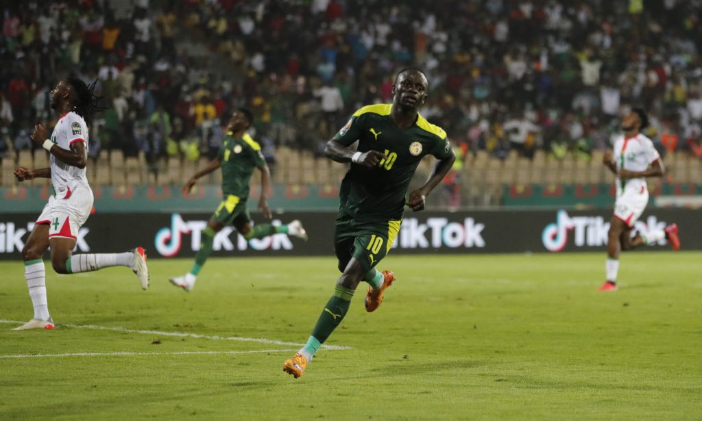 ماني تألق في فوز السنغال على بوركينا فاسو (رويترز)