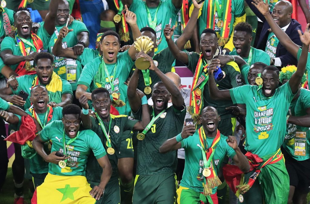 احتفالات منتخب السنغال بالتتويج (رويترز)