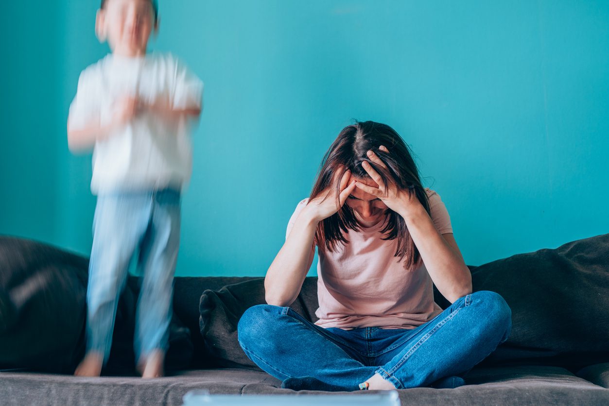 تبحث كثير من الأمهات عن حل جذري لمشكلة أبنائهم المصابين باضطراب نقص الانتباه وفرط الحركة/ Istock