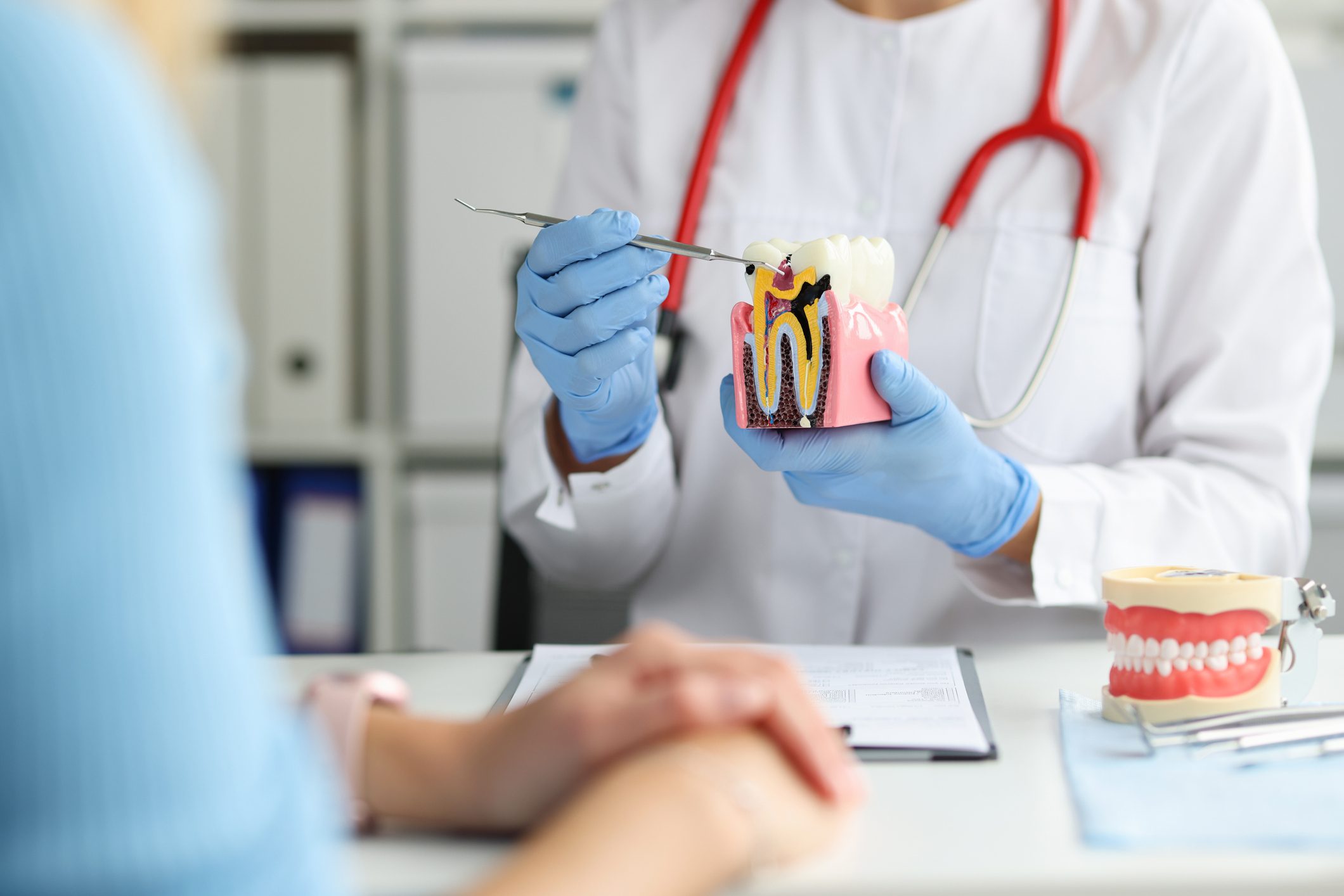 مصطلحات نسمعها عند طبيب الأسنان لكننا لا نفهمها بشكل صحيح/ Istock