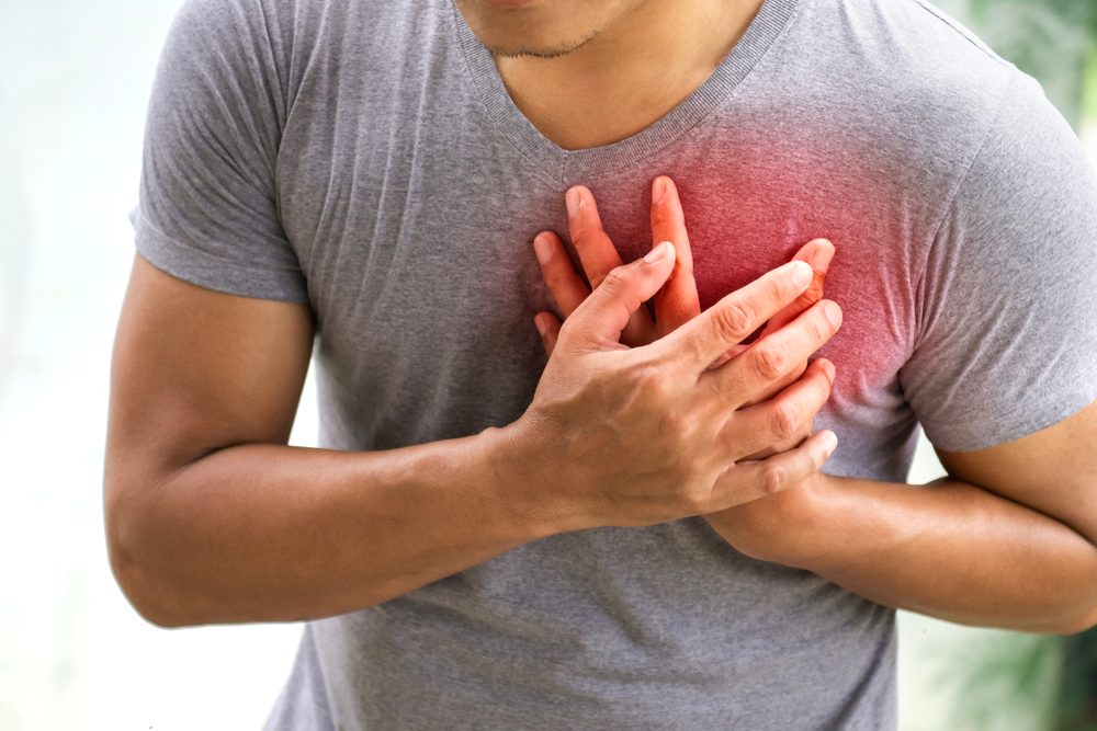 المشكلة قد تكون حالات تصيب القلب والشرايين، ما يستدعي التوجه للطوارئ - ShutterStock