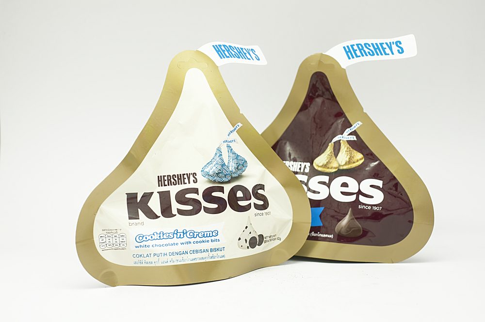 وصل Hershey's Kisses إلى الأسواق في العام 1905 وحقّق أرباحاً خيالية / shutterstock