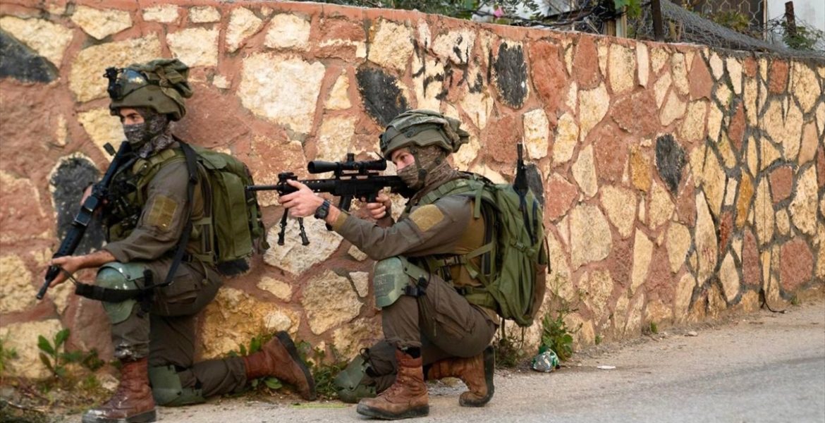 قوات الاحتلال الإسرائيلي تطلق الرصاص على الفلسطينيين / الأناضول