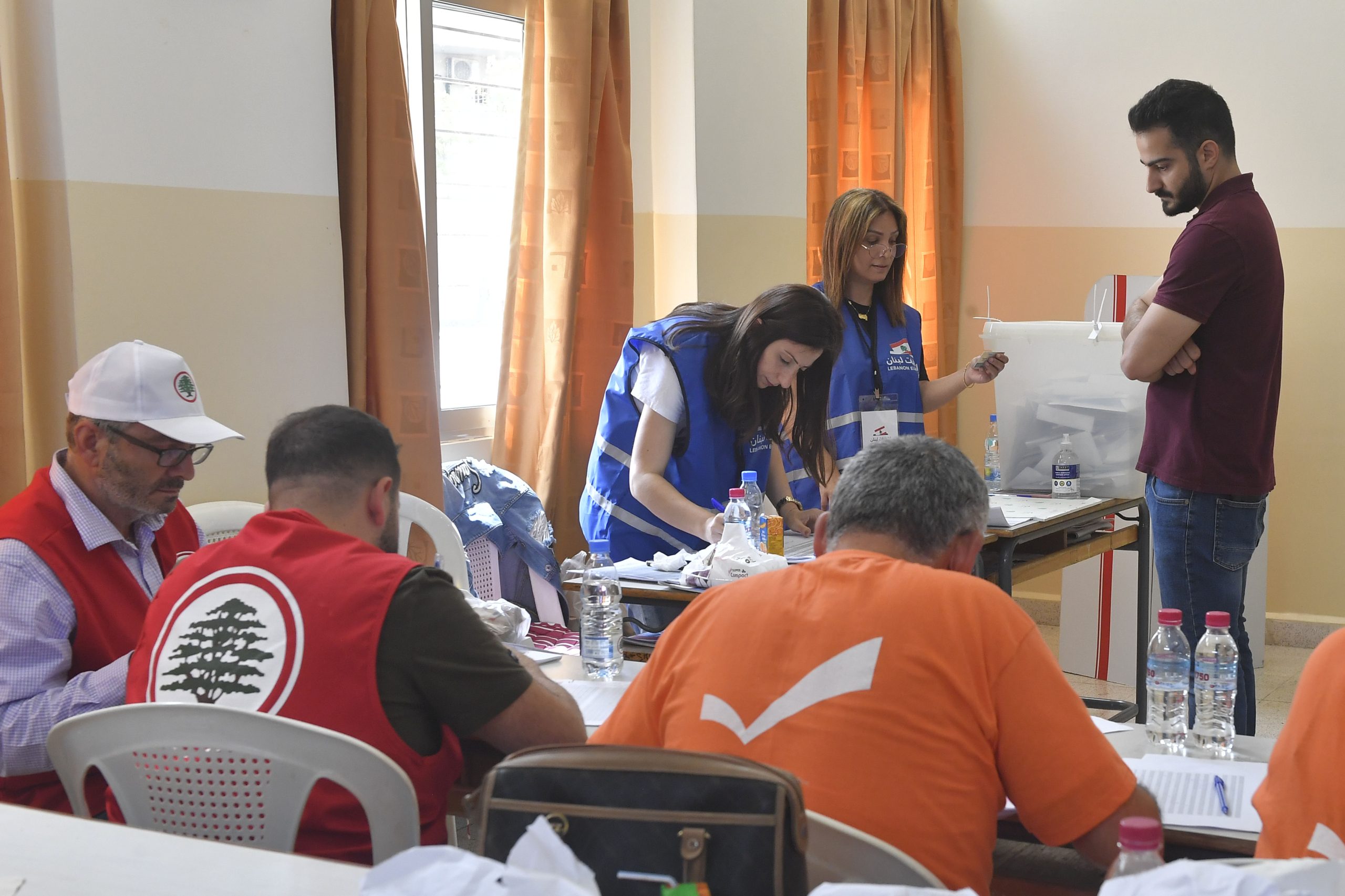 الإعلان عن نسبة التصويت في انتخابات برلمان لبنان.. ونتائج أولية بخسارة حزب الله مقعداً بالجنوب