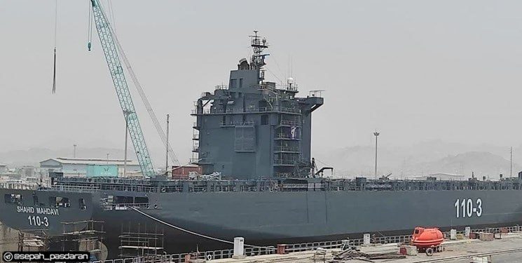 أسوشييتد برس: الحرس الثوري الإيراني يبني سفينة ضخمة بالقرب من مضيق هرمز.. عبارة عن مدينة بحرية متنقلة