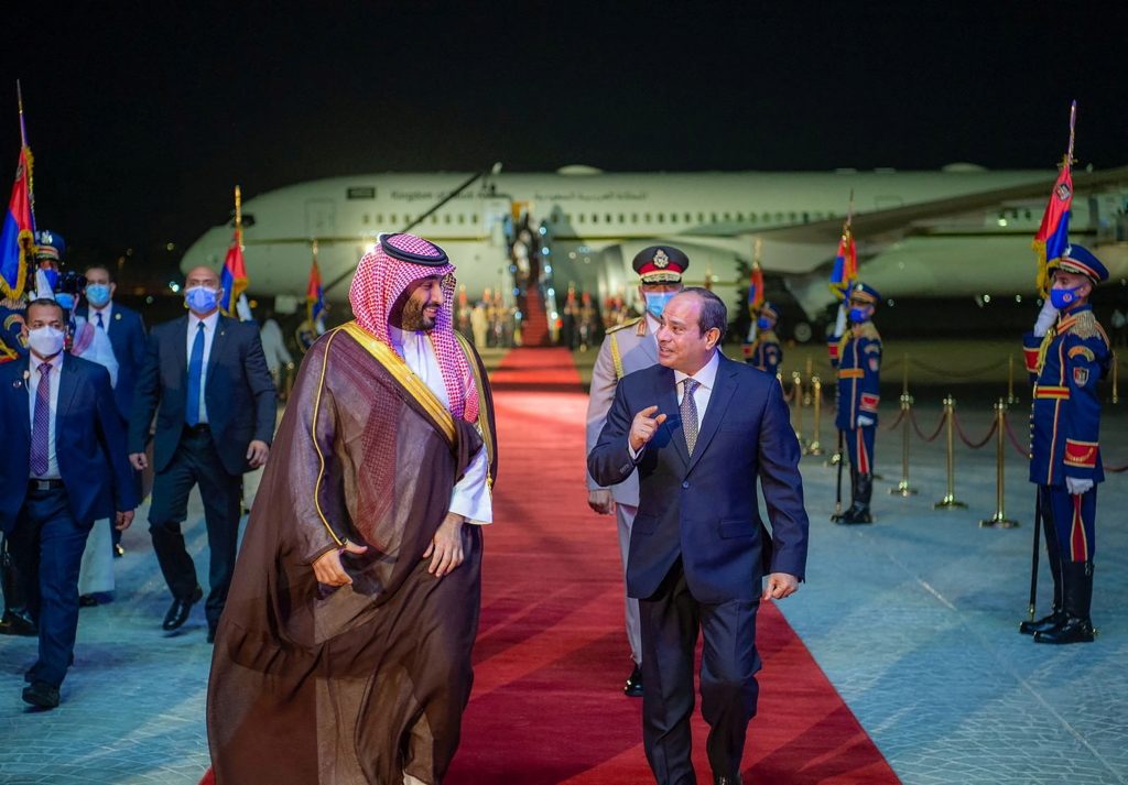 الرئيس المصري عبدالفتاح السيسي وولي العهد السعودي الأمير محمد بن سلمان - رويترز