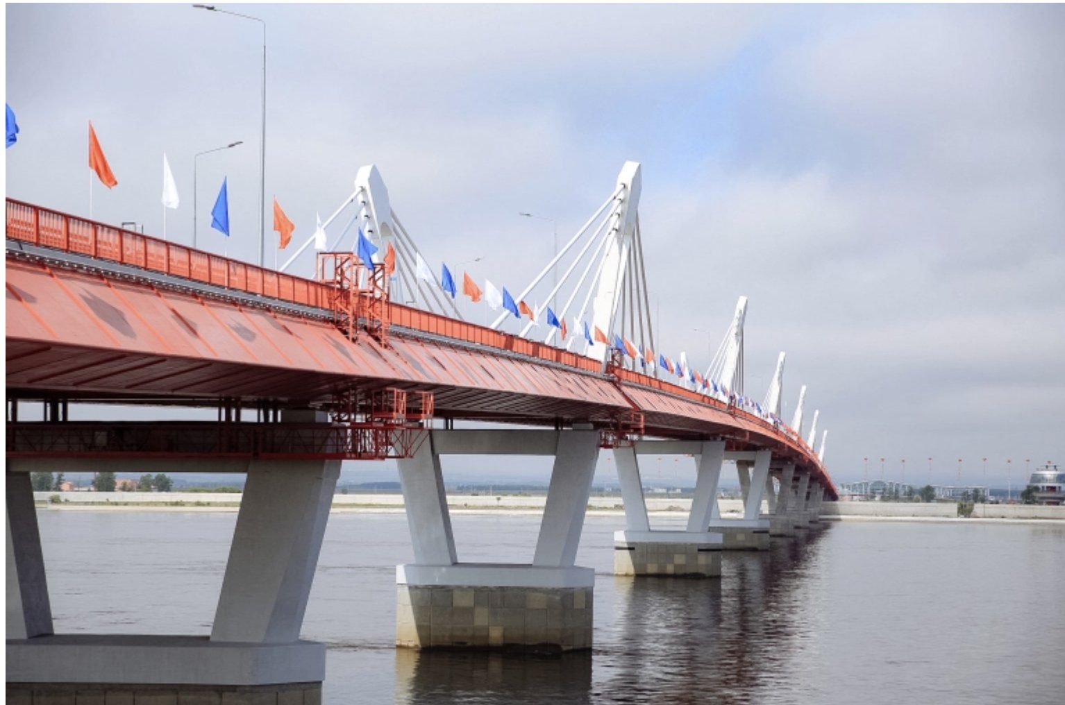 افتتاح جسر بري بين روسيا والصين / تويتر