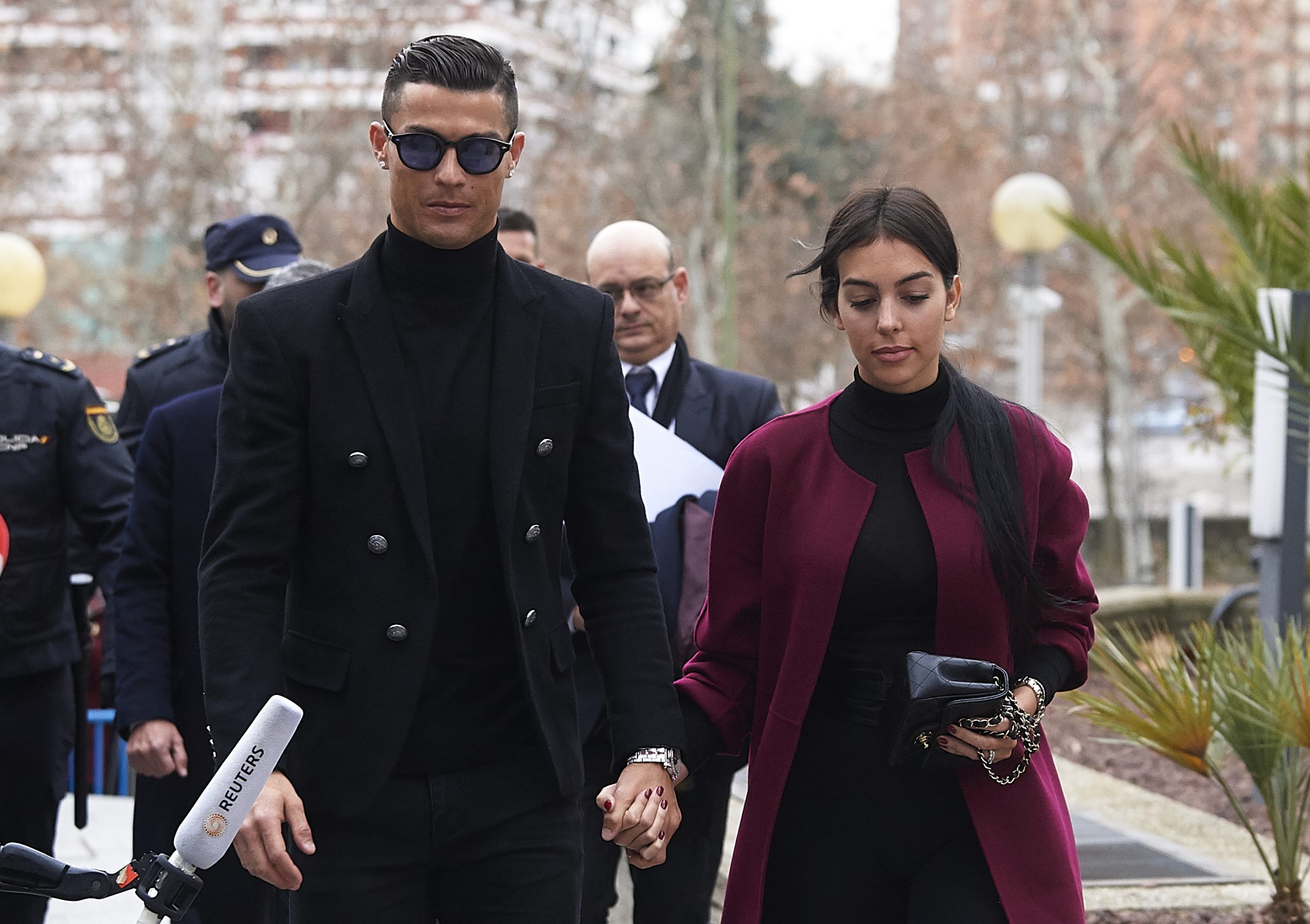 جورجينا تهدي رونالدو سيارة "رولز رويس"