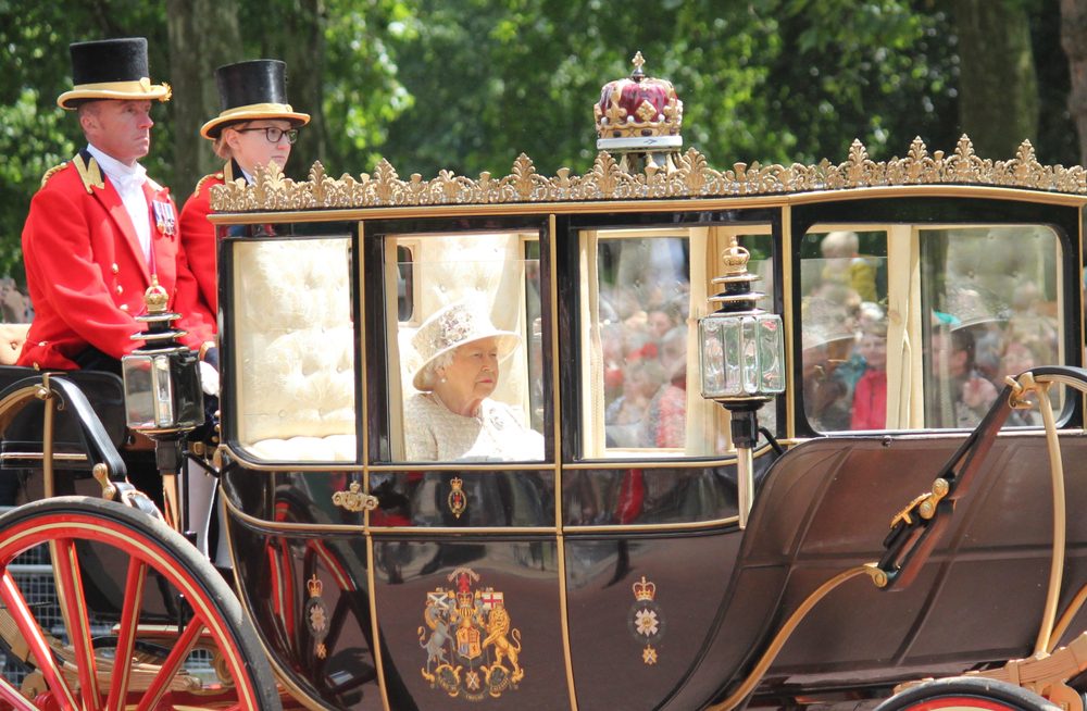 الملكة إليزابيث تذكر البريطانيين بحقبتهم الذهبية وانتصارهم في الحرب - ShutterStock