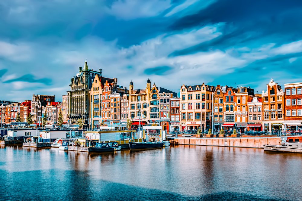 هولندا أصبحت نيذرلاندز لضم هولندا الشمالية والجنوبية في دولة واحدة - ShutterStock