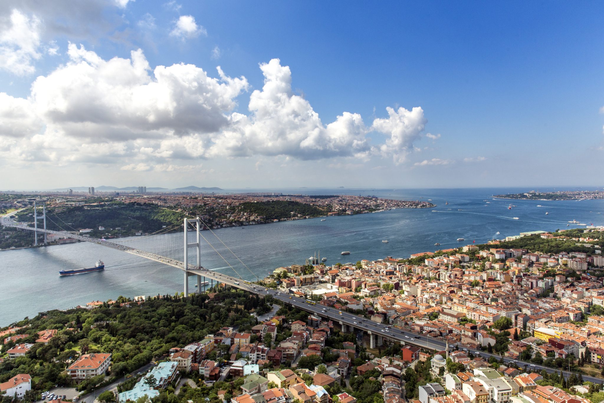 Стамбул италия. Пролив Босфор Турция Стамбул. Пролив Босфор набережная Турции. Пролив Босфор мост. Набережная Босфора, Стамбул, Турция.