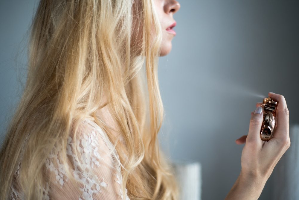 العطور قد تتلف الجلد وتضر الصحة على المدى البعيد - ShutterStock