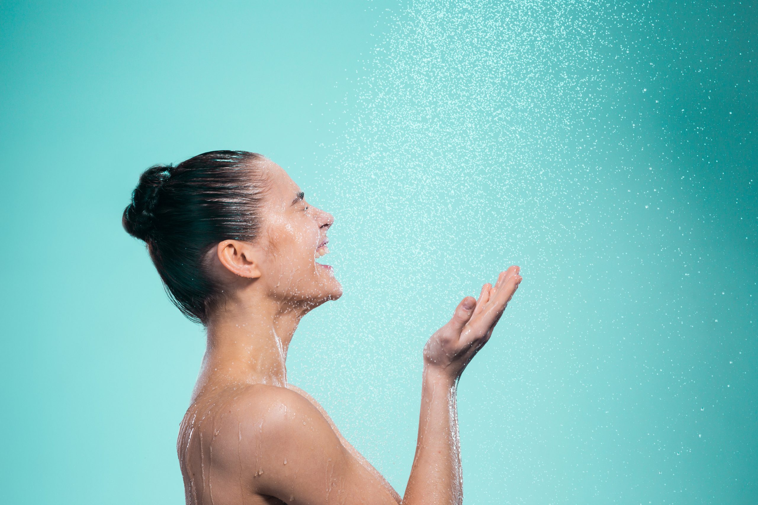 إذا كنت معتاداً الاستحمام يومياً فقد تصاب بالجفاف.. 3 طرق لتحافظ بها على بشرتك