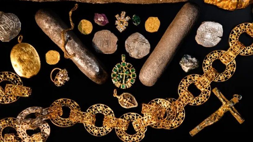 جانب من المجوهرات التي عُثر عليها في حطام السفينة