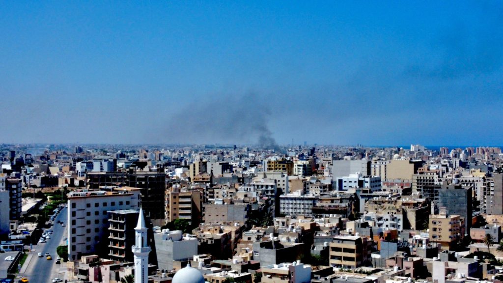 دخان الاشتباكات في ليبيا/ رويترز