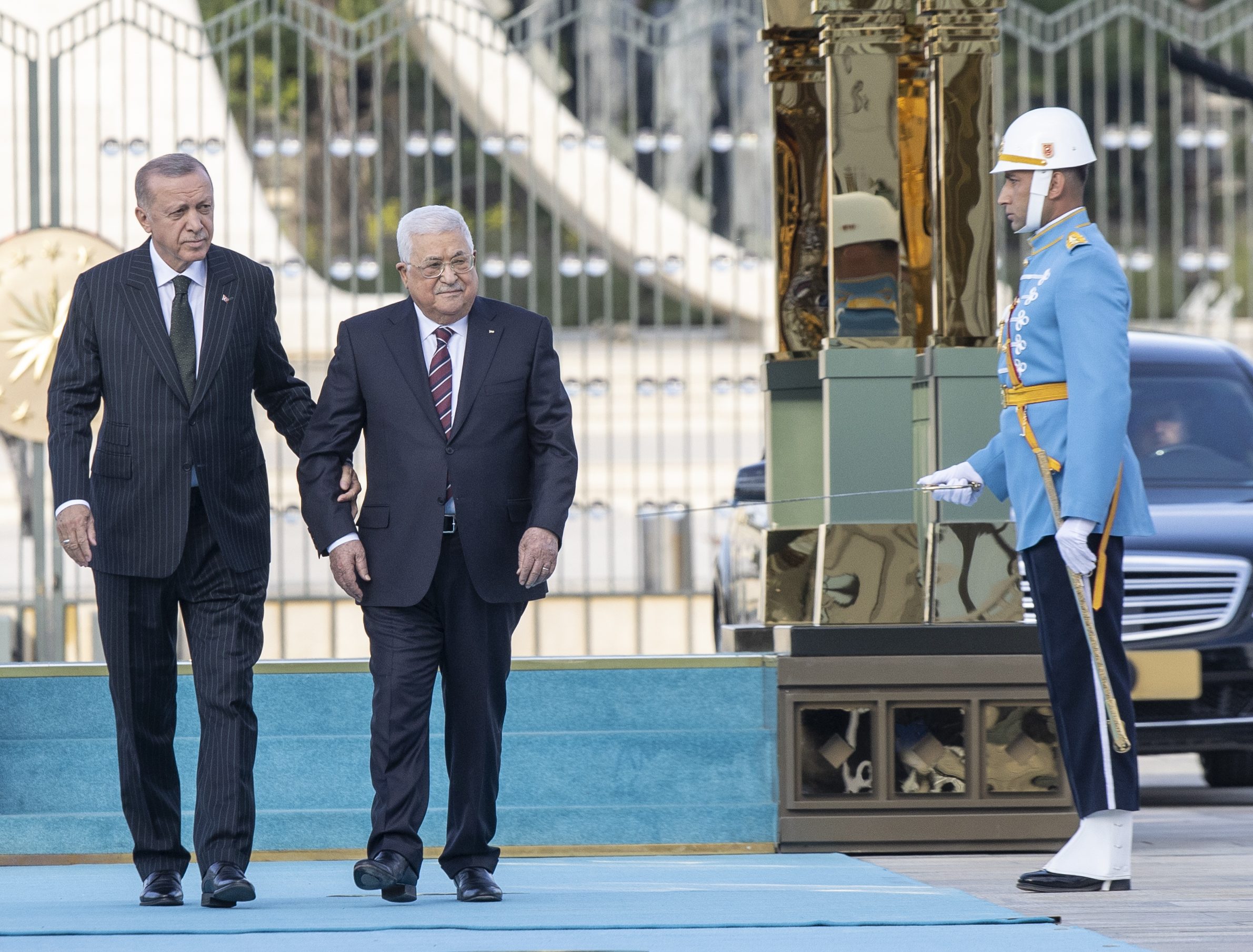 الرئيس التركي رجب طيب أردوغان يستقبل الرئيس الفلسطيني محمود عباس في أنقرة / الأناضول