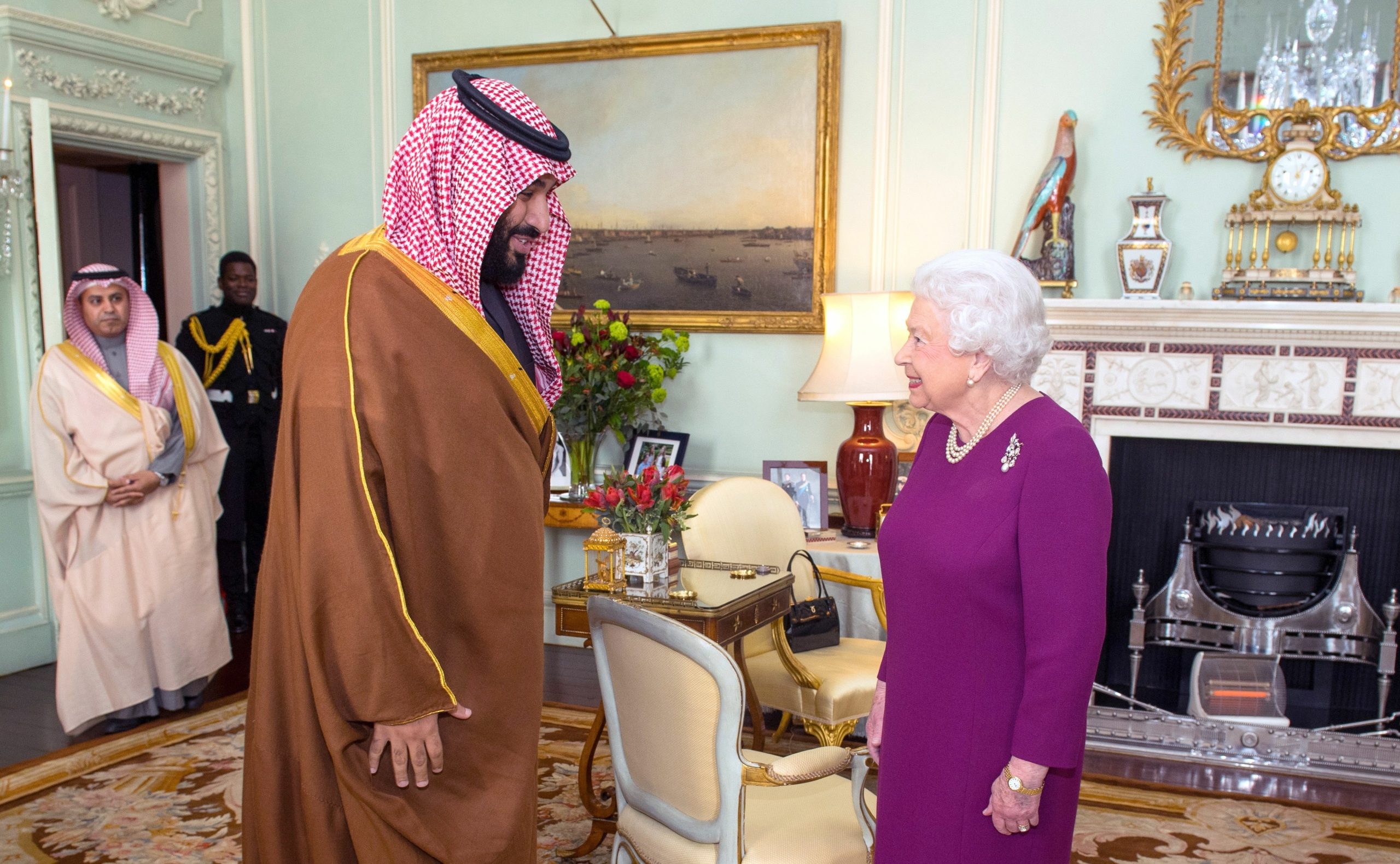 رويترز: ولي العهد السعودي الأمير محمد بن سلمان يغيب عن جنازة الملكة إليزابيث