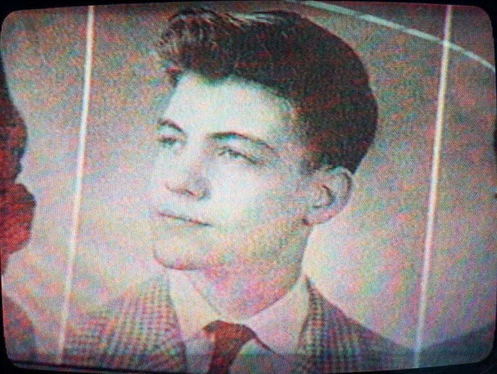 صورة تيد من الكتاب السنوي لمدرسة إلينوي عام 1958/ Getty Images