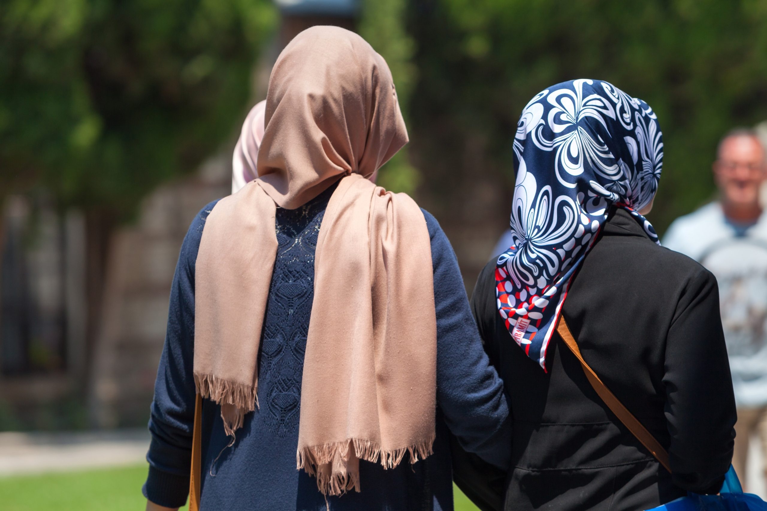 توثق: عالم السوشيال ميديا.. حقيقة اختراع امرأة عربية القرنية الاصطناعية