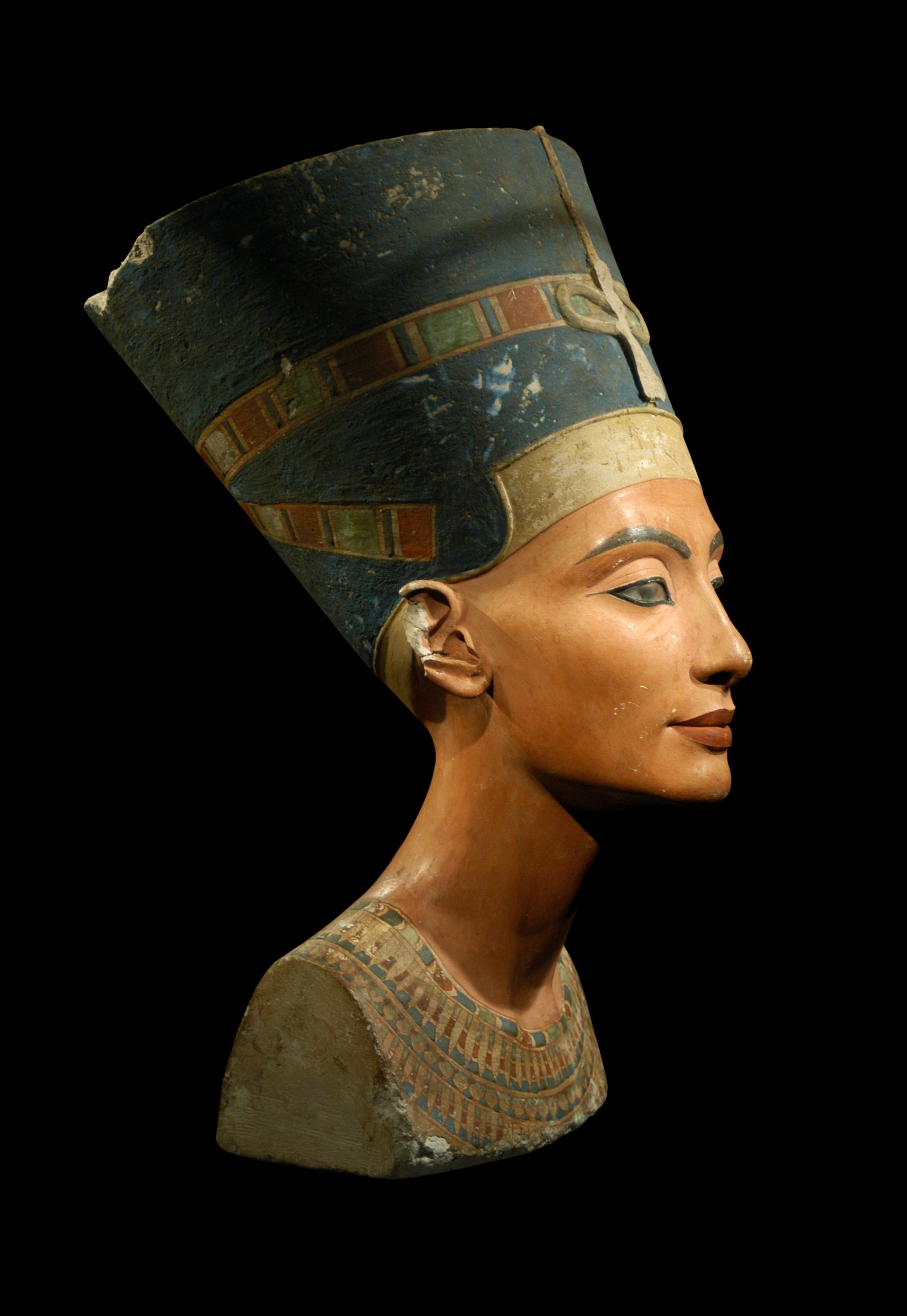 الملكة المصرية الأسطورية نفرتيتي، قد تكون مدفونة في غرفة مخفية بمقبرة زوج ابنتها - ShutterStock