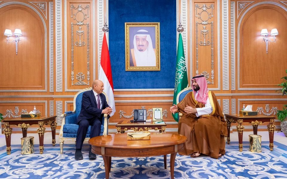 ولي العهد السعودي الأمير محمد بن سلمان يستقبل رشاد العليمي رئيس مجلس الرئاسة اليمني في الرياض/رويترز